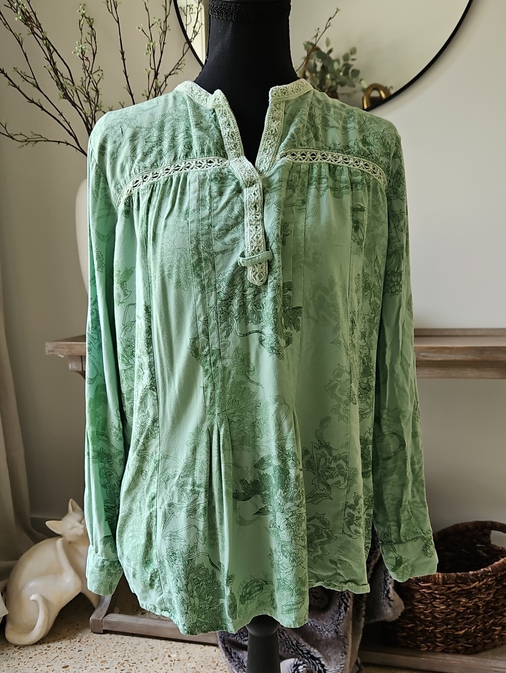 Studio Salon Women's Light Green Lace-Trim Boho Blouse. Size L
